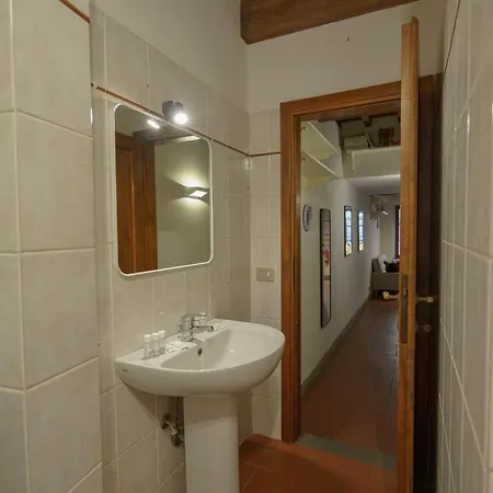 Traditional Florentine 1br Close To Piazza Santa Croce Apartment *