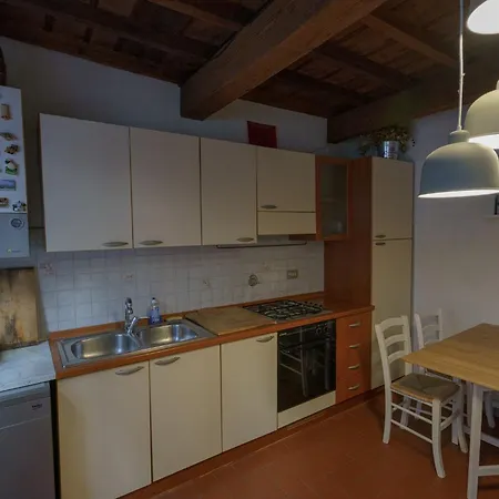 Traditional Florentine 1br Close To Piazza Santa Croce Florence