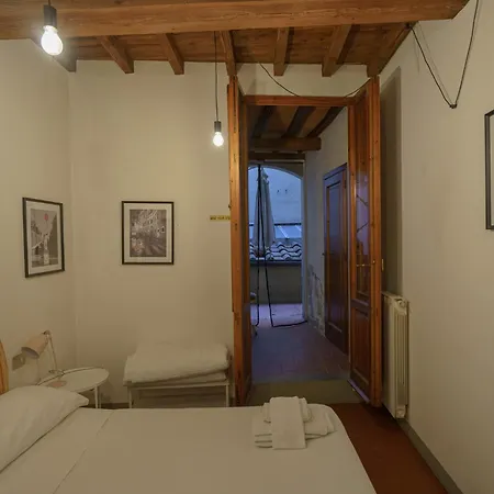 Traditional Florentine 1br Close To Piazza Santa Croce Florence