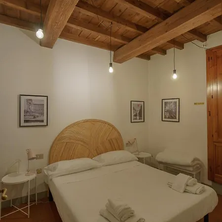 Traditional Florentine 1br Close To Piazza Santa Croce Florence