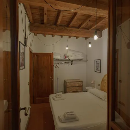 Traditional Florentine 1br Close To Piazza Santa Croce Apartment *